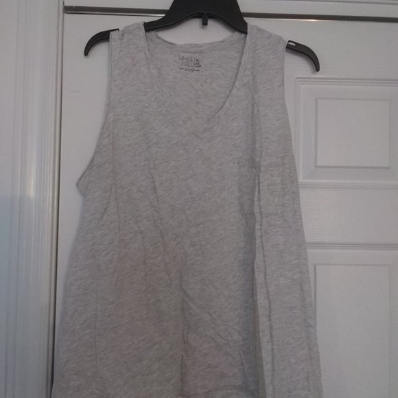 Women's tops - Picture 3 of 5